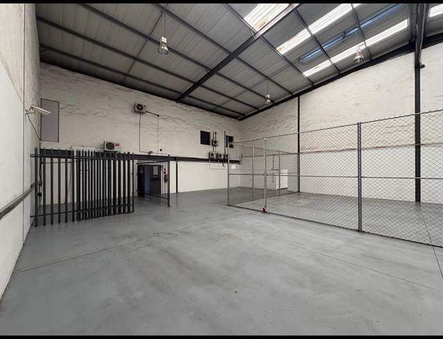 1,334M² WAREHOUSE TO LET IN HALFWAY HOUSE